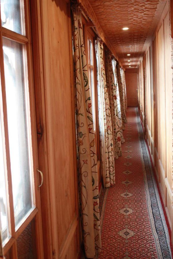 Khilona Luxury Heritage Houseboats Сринагар Экстерьер фото