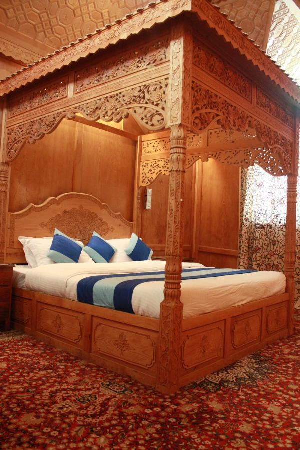 Khilona Luxury Heritage Houseboats Сринагар Экстерьер фото