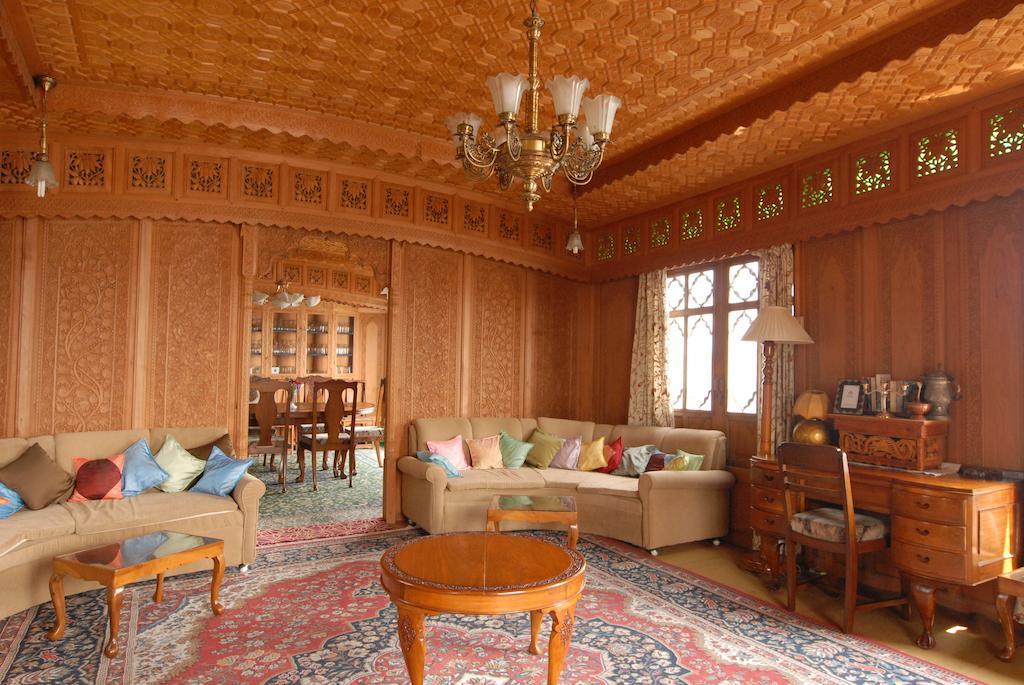 Khilona Luxury Heritage Houseboats Сринагар Экстерьер фото