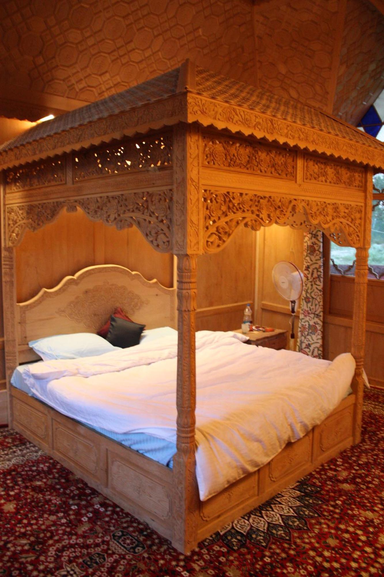 Khilona Luxury Heritage Houseboats Сринагар Экстерьер фото
