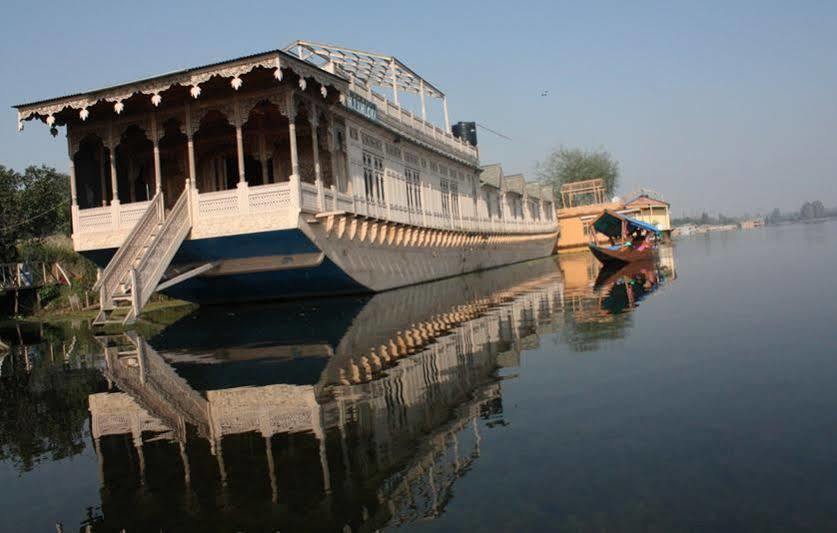 Khilona Luxury Heritage Houseboats Сринагар Экстерьер фото